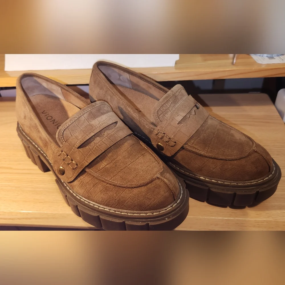 NWOB Vionic Elodie Womens Brown Suede Penny Loafers 6.5 - Picture 1 of 10